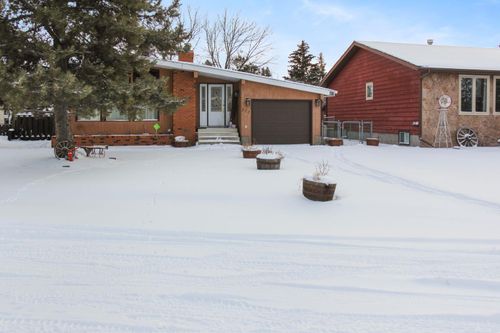 572 West Cres, Forestburg, AB, T0B1N0 | Card Image