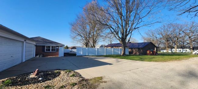 313 E 2 Nd St, House other with 3 bedrooms, 2 bathrooms and 4 parking in Spring Valley IL | Image 11