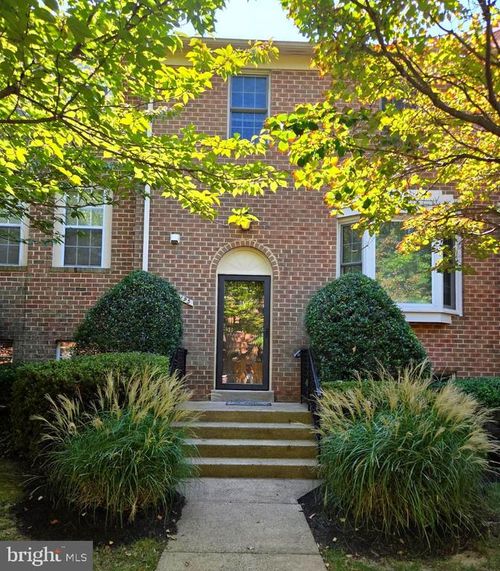 10195 Valentino Dr, OAKTON, VA, 22124-2839 | Card Image