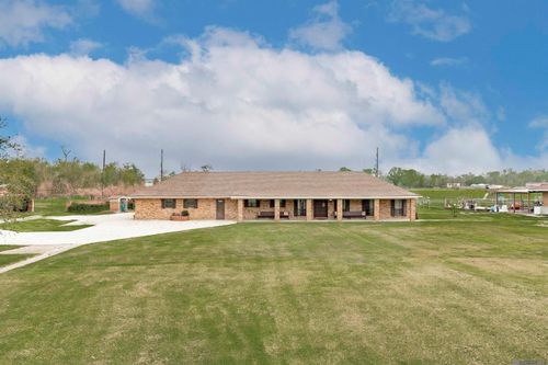 5511 N River Rd, Port Allen, LA, 70767-3847 | Card Image