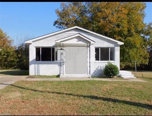 609 Cross St, High Point, NC, 27260-7327 | Card Image