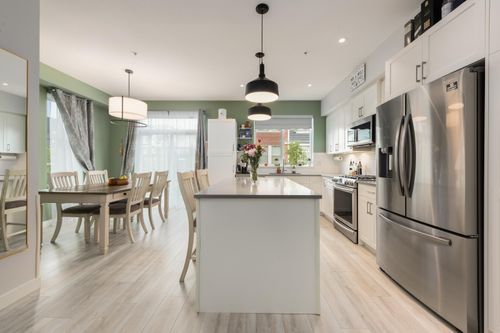 52-8371 202b St, Langley, BC, V2Y4K6 | Card Image