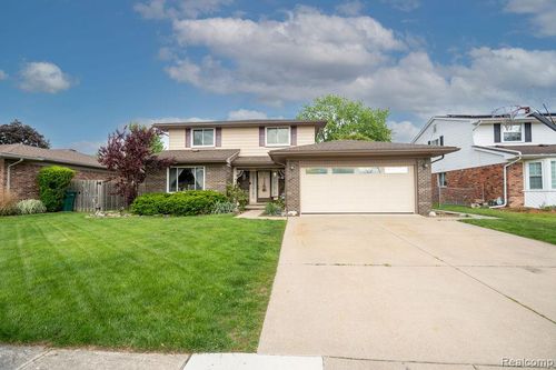 19495 Wherle Dr, Brownstown, MI, 48193-8531 | Card Image