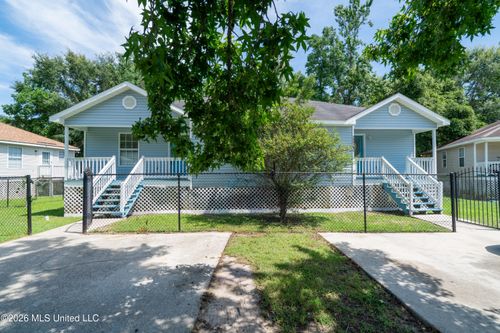 20029 Sunshine Dr, Long Beach, MS, 39560-2513 | Card Image
