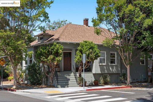 462 Cavour St, Oakland, CA, 94618-1076 | Card Image