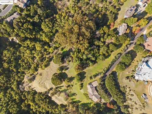 11330 Lochard St, Oakland, CA, 94605-5431 | Card Image