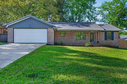 121 Campbell Ave, Crestview, FL, 32536-9203 | Card Image