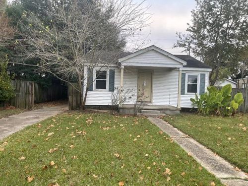 9 Old Hickory St, Chalmette, LA, 70043-4622 | Card Image