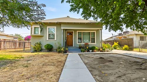 704 N Divisadero St, Visalia, CA, 93291-4608 | Card Image