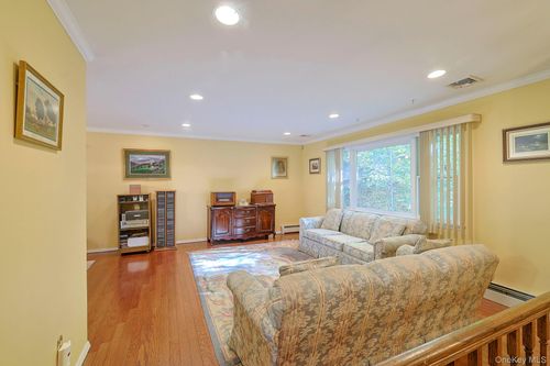 77 Woodbury Rd, Woodbury, NY, 11797-1400 | Card Image