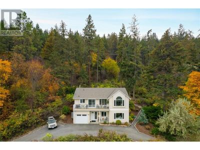 9110 Smith Rd, House other with 3 bedrooms, 3 bathrooms and 1 parking in Vernon BC | Image 2