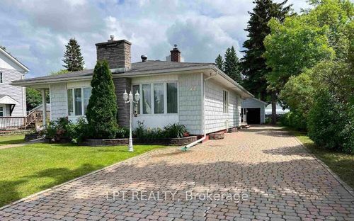 72 Dominion Ave, Kapuskasing, ON, P5N1P4 | Card Image