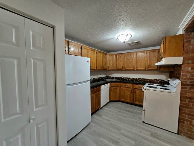 APT-209 - 147 Rawson Rd, Condo with 2 bedrooms, 2 bathrooms and 2 parking in Quincy MA | Image 8