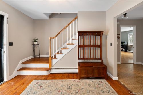 94 Meadow Rd, Briarcliff Manor, NY, 10510-1135 | Card Image