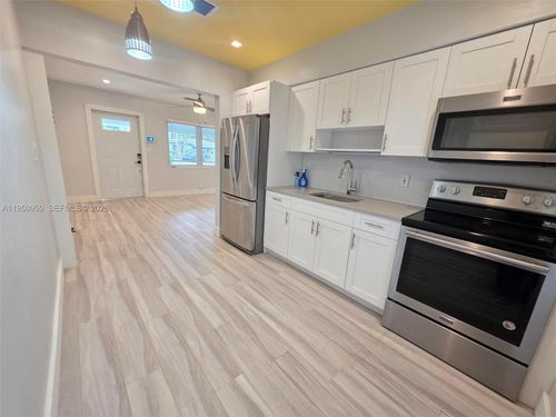 250 Ne 42nd St, Oakland Park, FL, 33334-1322 | Card Image