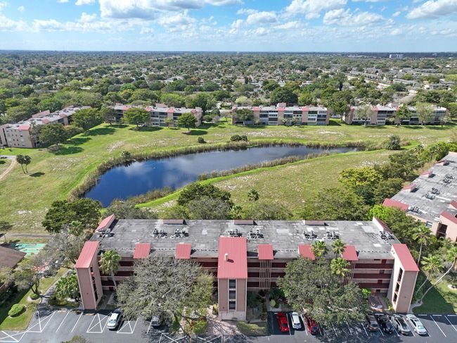 APT-301 - 7300 Lake Circle Dr, Condo with 2 bedrooms, 2 bathrooms and null parking in Margate FL | Image 35