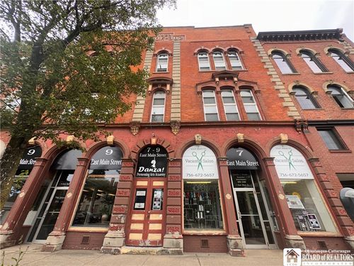 9 E Main St, Fredonia, NY, 14063-1814 | Card Image