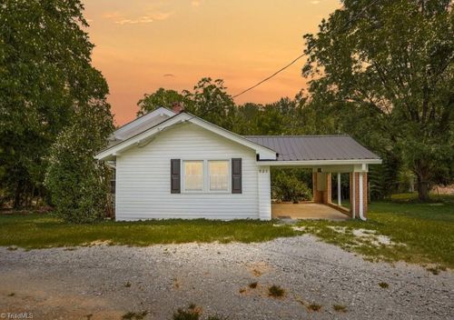 927 Brooklyn Avenue Ext, Ramseur, NC, 27316-8003 | Card Image
