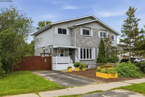 690 Davis Dr, Kingston, ON, K7M7X3 | Card Image