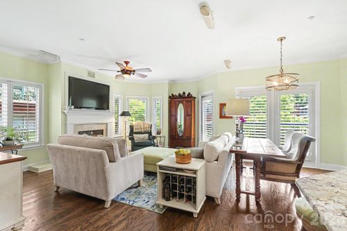 208-401 N Church St, Charlotte, NC, 28202-1165 | Card Image
