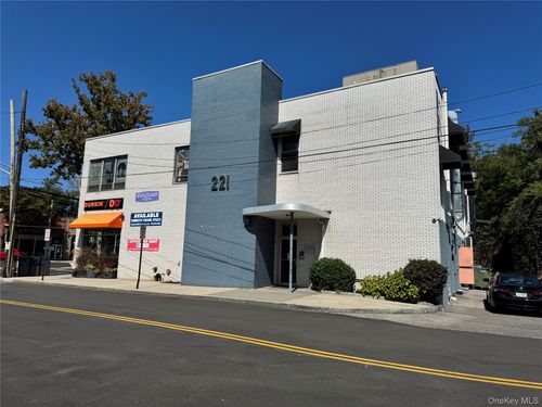 221 E Hartsdale Ave, Hartsdale, NY, 10530-3572 | Card Image