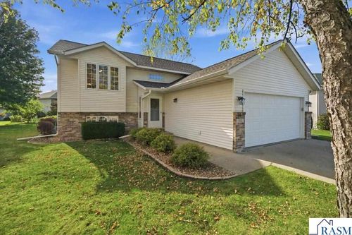 112 Bunker Ct, Mankato, MN, 56001-8716 | Card Image