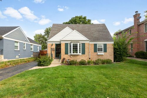 2140 Walnut Ct, Glenview, IL, 60025-4939 | Card Image