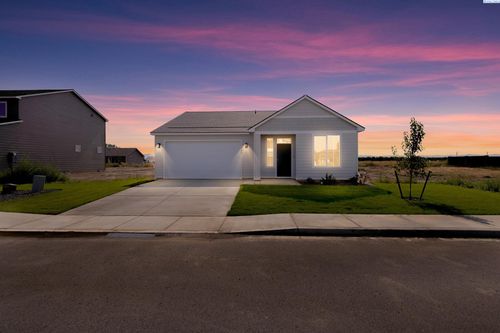 402 Amberly Ave, Grandview, WA, 98930-9478 | Card Image