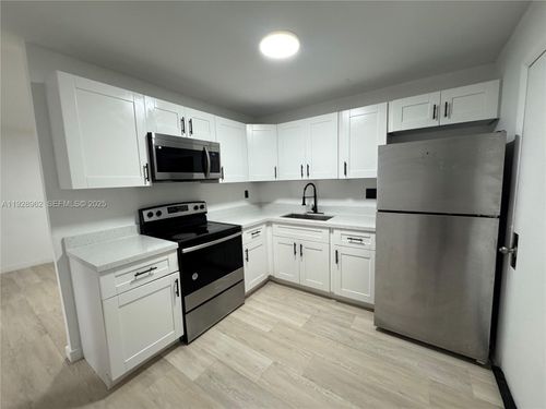 apt-103-12215 W Dixie Hwy, North Miami, FL, 33161-5463 | Card Image