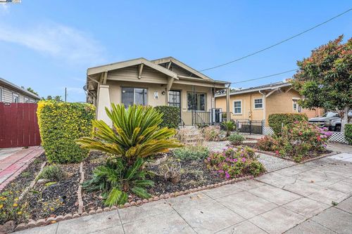 2142 107th Ave, Oakland, CA, 94603-4007 | Card Image