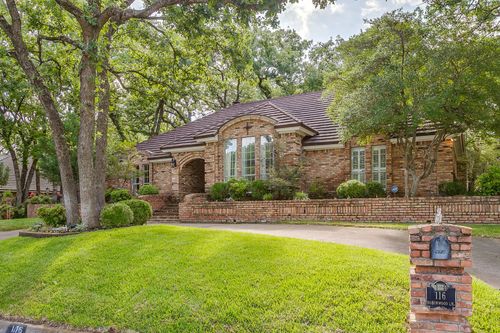 116 Robinwood Ln, Azle, TX, 76020-4141 | Card Image
