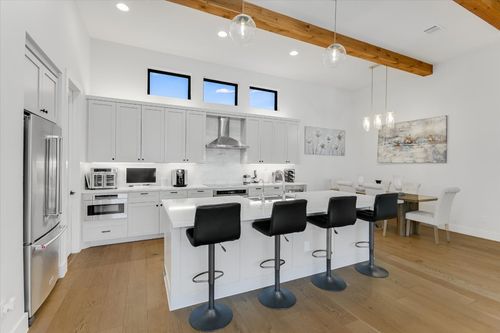 13322 Galleria Cir, Austin, TX, 78738-6427 | Card Image