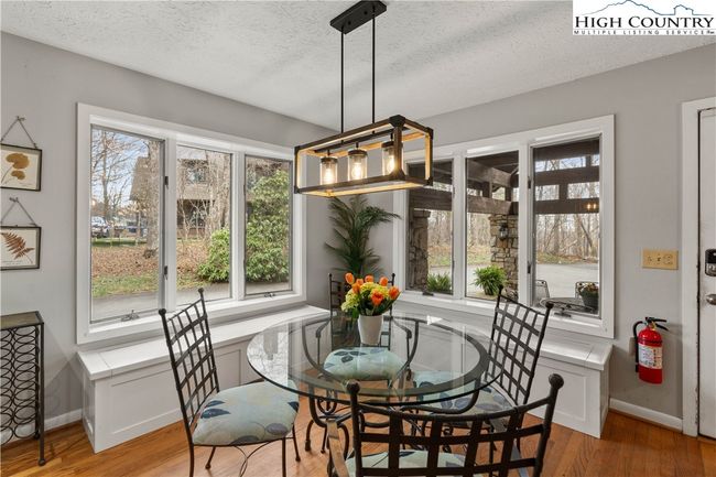 126 Rock Ledge Ln, House other with 5 bedrooms, 5 bathrooms and null parking in Sugar Mountain NC | Image 5