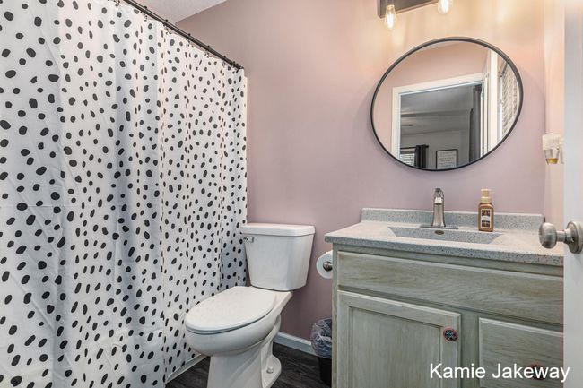 full bath off 2nd bedroom | Image 29