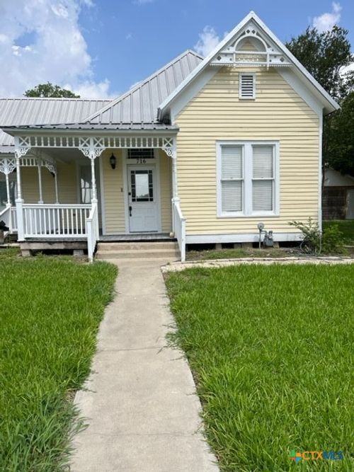 716 Josephine St, Yoakum, TX, 77995-4027 | Card Image