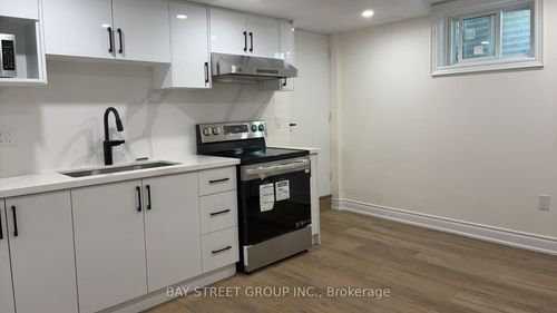 27 Sycamore Dr, Thornhill, ON, L3T5V3 | Card Image