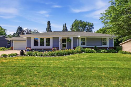 2401 Pendleton Pl, Waukesha, WI, 53188-5539 | Card Image