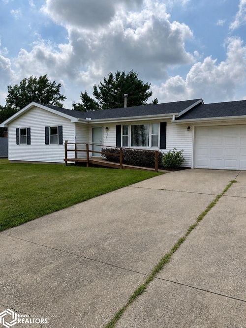 103 Valley West Dr, Mount Ayr, IA, 50854-1256 | Card Image
