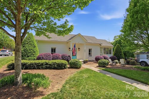 303 South St, Davidson, NC, 28036-8071 | Card Image