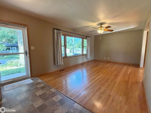 608 E 15th St S, Newton, IA, 50208-4028 | Card Image