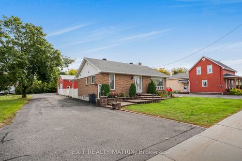 323 Longueuil St, L'orignal, ON, K0B1K0 | Card Image