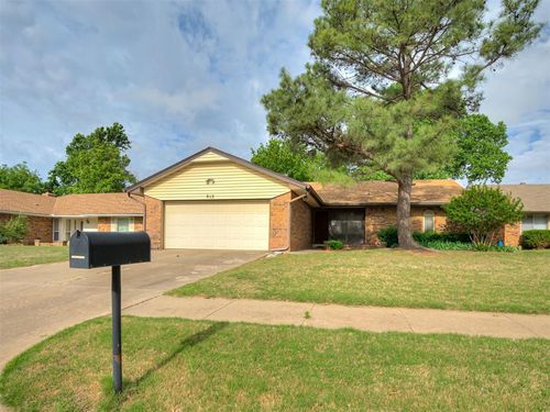 813 N Parkview Cir, Oklahoma City, OK, 73170-1113 | Card Image