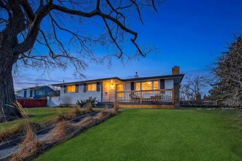 3215 9 St Nw, Calgary, AB, T2K1H1 | Card Image