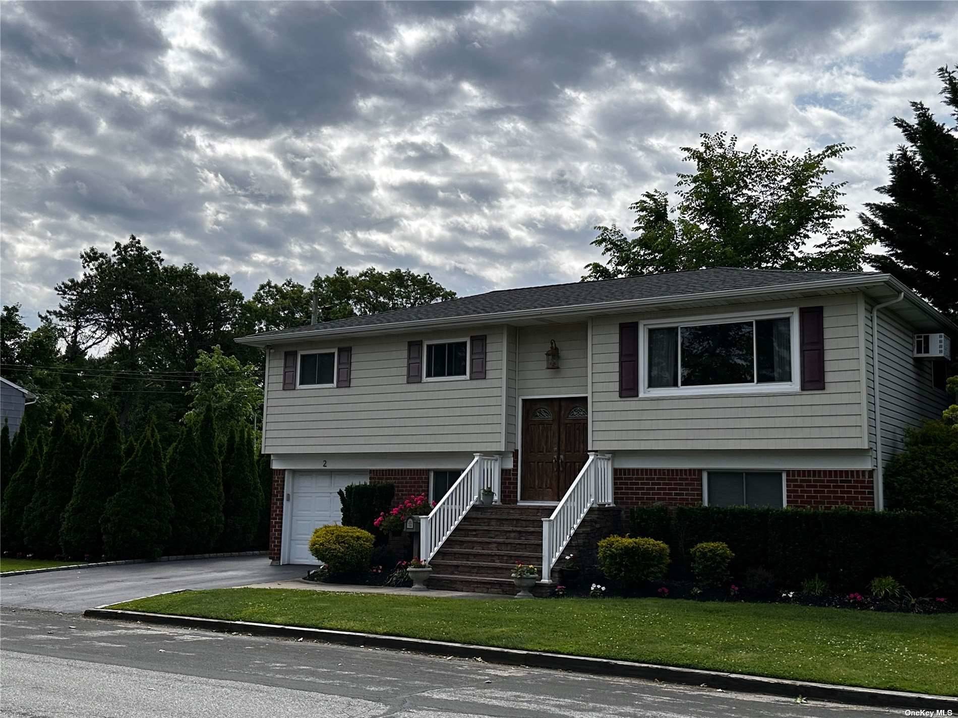 Pearsall Pl, Deer Park, NY 11729