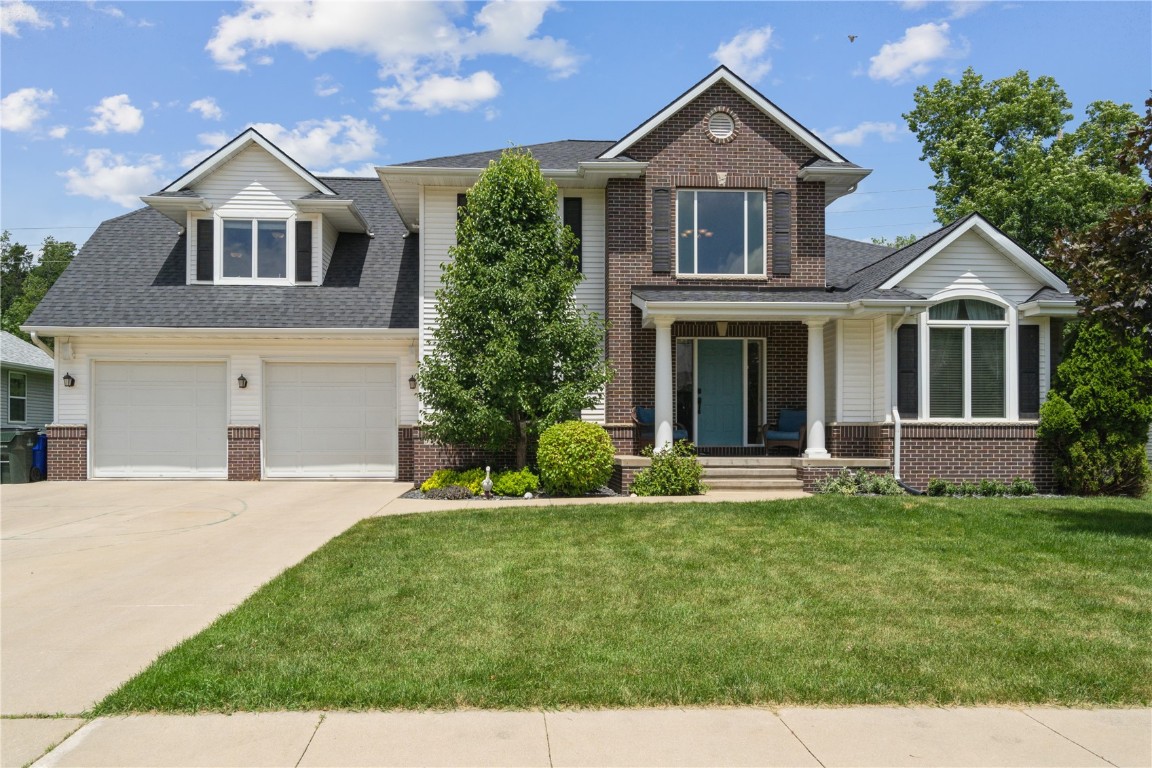 Richland Dr, Cedar Rapids, IA 52405