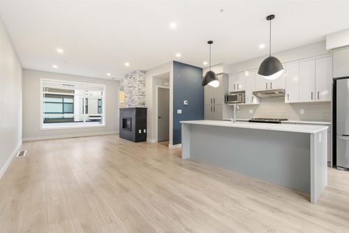 211-46150 Thomas Rd, Chilliwack, BC, V2R6B3 | Card Image