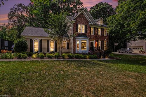 1798 Glenridge Dr, Kernersville, NC, 27284-8674 | Card Image