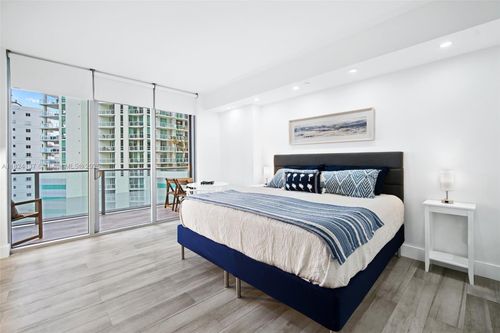 apt-905-1300 Brickell Bay Dr, Miami, FL, 33131-3383 | Card Image