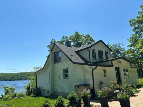 677 Warwick Tpke, Hewitt, NJ, 07421-2141 | Card Image