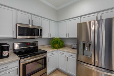 1141 - 15221 N Clubgate Drive, Townhouse with 2 bedrooms, 2 bathrooms and null parking in Scottsdale AZ | Image 3